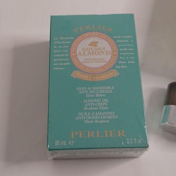 Womens Cosmetic Bundle - Picture 6 of 10